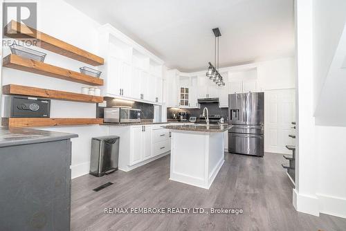 502 Mary Street, Pembroke, ON - Indoor Photo Showing Kitchen