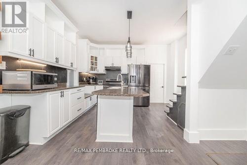 502 Mary Street, Pembroke, ON - Indoor Photo Showing Kitchen