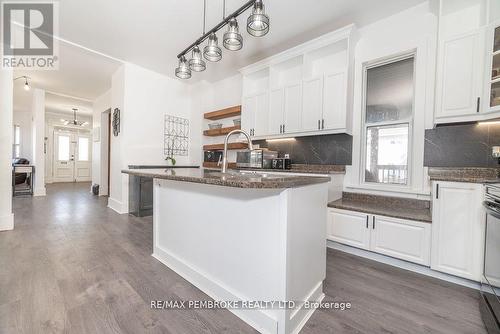 502 Mary Street, Pembroke, ON - Indoor Photo Showing Kitchen