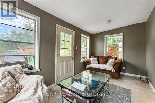 225 Mcgill Street, Peterborough (Otonabee Ward 1), ON - Indoor Photo Showing Living Room