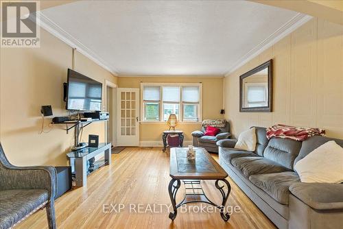 225 Mcgill Street, Peterborough (Otonabee Ward 1), ON - Indoor Photo Showing Living Room