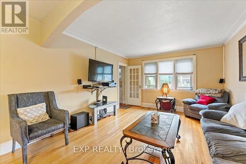 225 Mcgill Street, Peterborough (Otonabee Ward 1), ON - Indoor Photo Showing Living Room