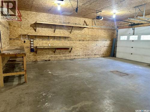 500 5Th Avenue, Leroy, SK - Indoor Photo Showing Garage