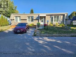 4 CHAMPLAIN COURT  Clarington (Newcastle), ON L1B 1A5