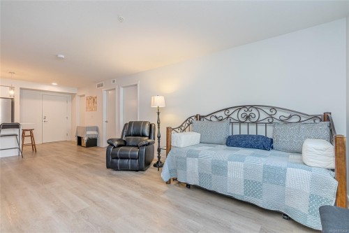 106-4820 Cedar Ridge Pl North, Nanaimo, BC - Indoor Photo Showing Bedroom