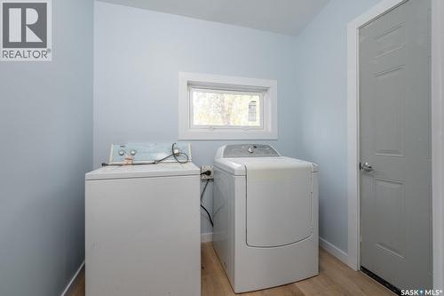 801 Argyle Street, Regina, SK - Indoor Photo Showing Laundry Room