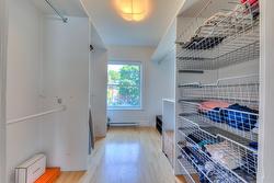 Walk-in closet - 