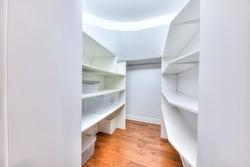 Walk-in closet - 