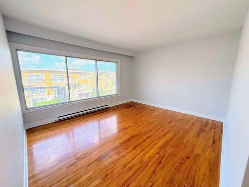 Living room - 1422 Rue Couvrette, Montréal (Saint-Laurent), QC - Indoor Photo Showing Other Room