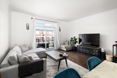 Living room - 304-2177 Boul. Thimens, Montréal (Saint-Laurent), QC - Indoor Photo Showing Living Room