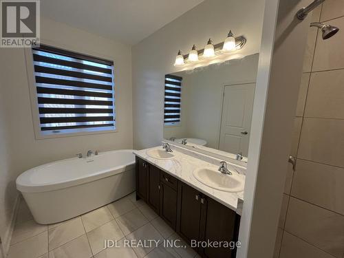 111 Hilts Drive, Richmond Hill, ON - Indoor Photo Showing Bathroom