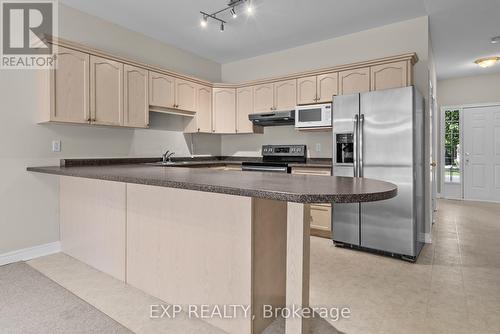 23 - 5595 Drummond Road, Niagara Falls (Hospital), ON - Indoor Photo Showing Kitchen