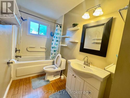 3816 Panama Court, Niagara Falls (Church'S Lane), ON - Indoor Photo Showing Bathroom