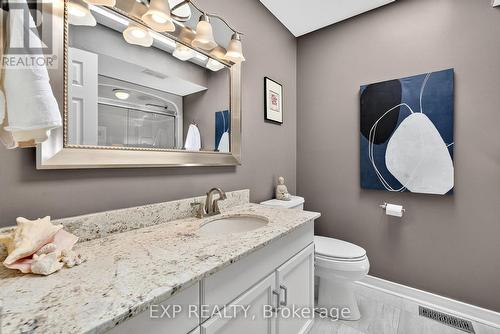 3914 Carolynn Court, Lincoln (Lincoln-Jordan/Vineland), ON - Indoor Photo Showing Bathroom
