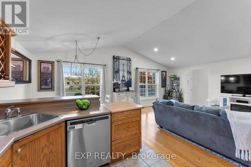 7321 Dorchester Road, Niagara Falls (Marineland), ON - Indoor