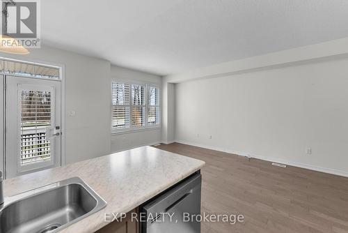 15 - 8273 Tulip Tree Drive, Niagara Falls (Brown), ON - Indoor Photo Showing Kitchen