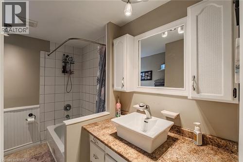 96 Emilie Street, Brantford, ON - Indoor Photo Showing Bathroom