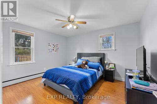 6 Hallcrest Avenue, St. Catharines (Vine/Linwell), ON - Indoor Photo Showing Bedroom