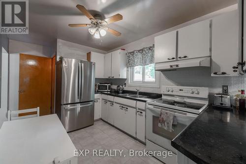 2896 Portage Road, Niagara Falls (Church'S Lane), ON - Indoor Photo Showing Kitchen With Double Sink