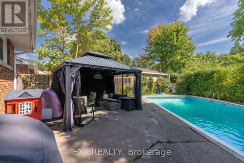 2896 Portage Road, Niagara Falls (Church'S Lane), ON - Outdoor With In Ground Pool