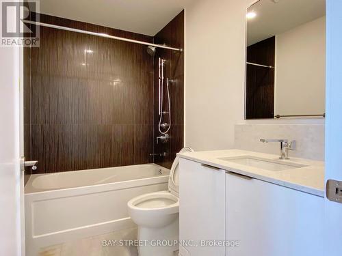 3210 - 28 Freeland Street, Toronto, ON - Indoor Photo Showing Bathroom