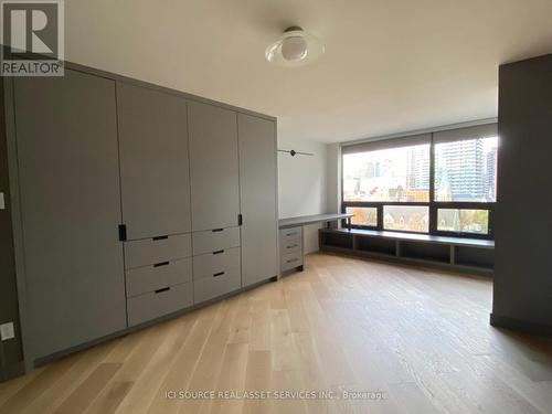 1001 - 62 Wellesley Street W, Toronto, ON - Indoor Photo Showing Other Room