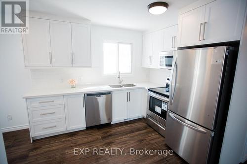 Kitchen - Unit A (Upper) - 277 Grove Street E, Barrie (Wellington), ON - Indoor Photo Showing Kitchen With Double Sink