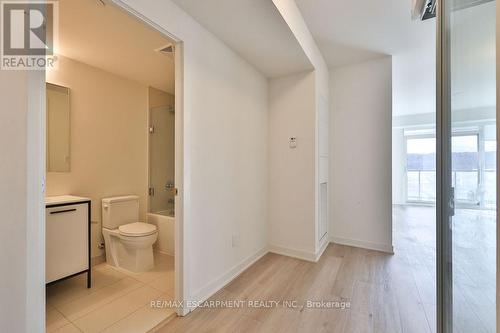 612 - 385 Winston Road, Grimsby, ON - Indoor Photo Showing Bathroom