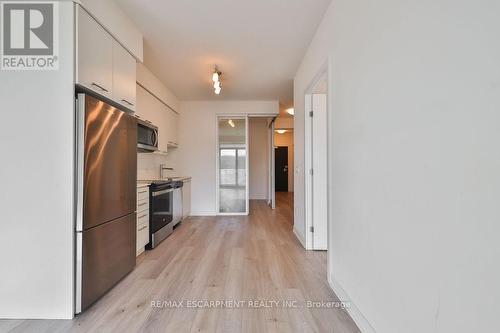612 - 385 Winston Road, Grimsby, ON - Indoor Photo Showing Kitchen With Stainless Steel Kitchen