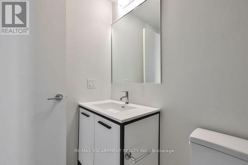 612 - 385 Winston Road, Grimsby, ON - Indoor Photo Showing Bathroom