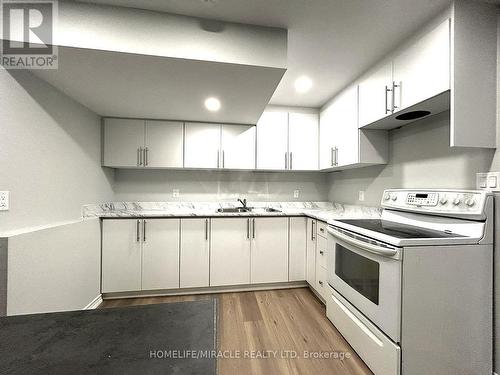 7043 Bonnie Street, Niagara Falls, ON - Indoor Photo Showing Kitchen With Double Sink