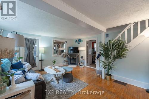 3791 Fairfield Avenue, Fort Erie (Crystal Beach), ON - Indoor Photo Showing Living Room