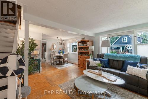 3791 Fairfield Avenue, Fort Erie (Crystal Beach), ON - Indoor Photo Showing Living Room