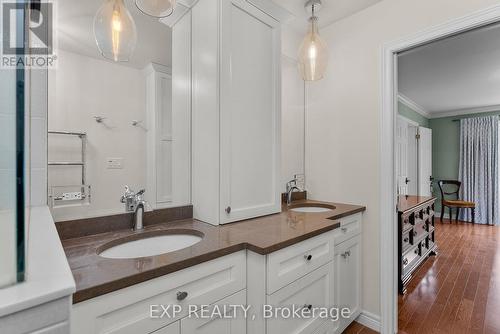 6748 January Drive, Niagara Falls (Stamford), ON - Indoor Photo Showing Bathroom