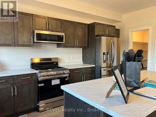 1013 Kraft Road N, Fort Erie (Crescent Park), ON - Indoor Photo Showing Kitchen