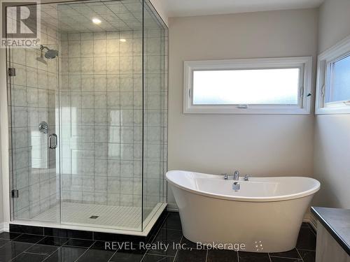 1013 Kraft Road N, Fort Erie (Crescent Park), ON - Indoor Photo Showing Bathroom