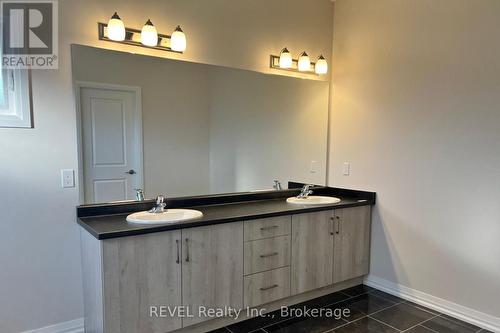 1013 Kraft Road N, Fort Erie (Crescent Park), ON - Indoor Photo Showing Bathroom