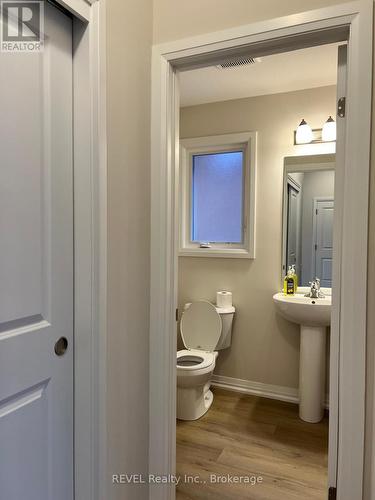 1013 Kraft Road N, Fort Erie (Crescent Park), ON - Indoor Photo Showing Bathroom