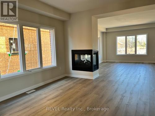 1013 Kraft Road N, Fort Erie (Crescent Park), ON - Indoor Photo Showing Other Room With Fireplace
