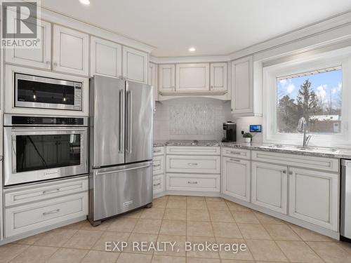 2189 Niagara Parkway, Fort Erie (Bowen), ON - Indoor Photo Showing Kitchen