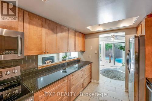 113 Oneida Place, Kitchener, ON - Indoor Photo Showing Kitchen