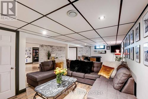 113 Oneida Place, Kitchener, ON - Indoor Photo Showing Living Room