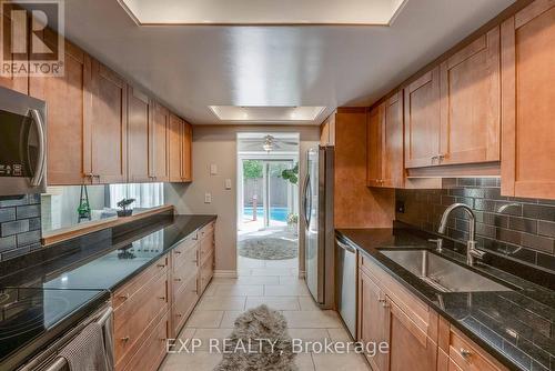 113 Oneida Place, Kitchener, ON - Indoor Photo Showing Kitchen