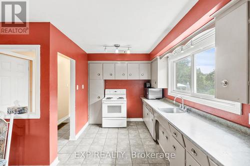 main floor kitchen - 61 Radford Street, Hamilton (Ainslie Wood), ON - Indoor Photo Showing Kitchen