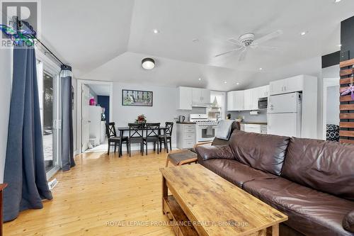 137 Puffball Inn Road, Trent Hills, ON - Indoor Photo Showing Living Room
