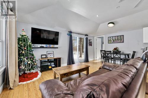 137 Puffball Inn Road, Trent Hills, ON - Indoor Photo Showing Living Room