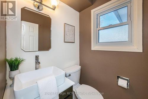 37 Centre Street, Orangeville, ON - Indoor Photo Showing Bathroom