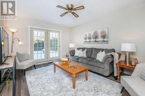 37 Centre Street, Orangeville, ON - Indoor Photo Showing Living Room
