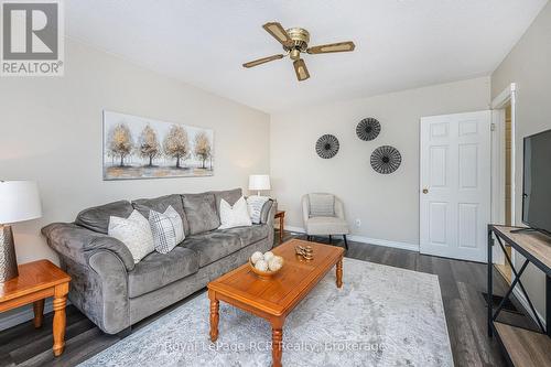 37 Centre Street, Orangeville, ON - Indoor Photo Showing Living Room
