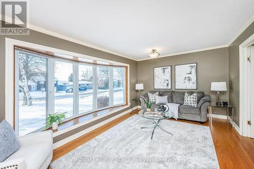 37 Centre Street, Orangeville, ON - Indoor Photo Showing Living Room